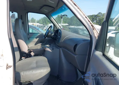 2000 Ford E-350 Super Duty Xl/Xlt из США, поврежденный, VIN 1FBSS31L1YHB91572